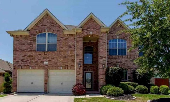 Pearland House | Spacious 4-bedroom residential home.