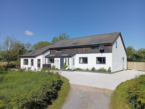 Craughwell House | Spacious 4 bedroom retreat in peaceful location