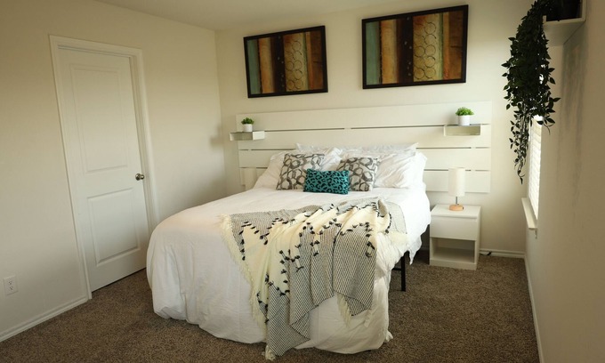 Aubrey House | Spacious 4-Bedroom Retreat with High-Speed WiFi and Tranquil Ambiance