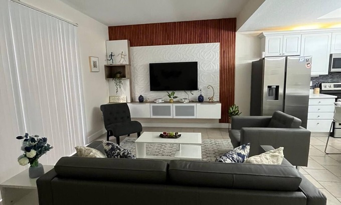 Kissimmee House | Spacious 4 bedroom townhouse with a heated communal pool.