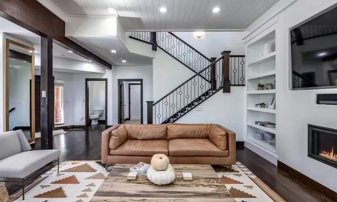 Pinebrook House | Spacious 4-bedroom townhome with bunk room, sauna, cold plunge in charming PC