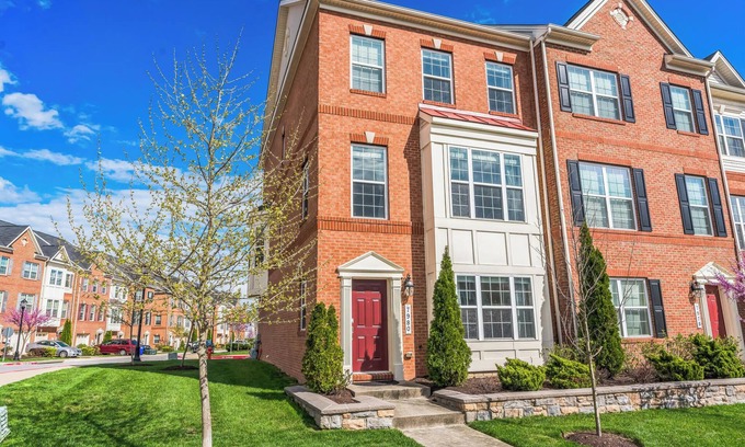 Elkridge House | Spacious 4-bedroom townhome in charming Elkridge with WiFi, AC/Outdoor Playarea