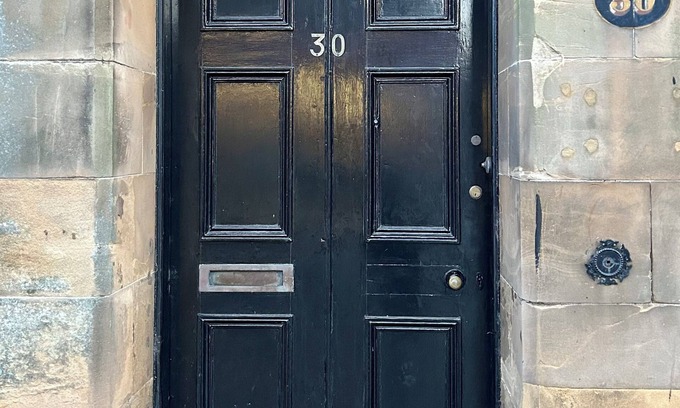 Cupar House | Spacious 4 bedroom townhouse with traditional features and private courtyard