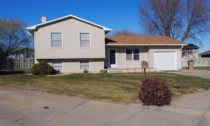 Grand Island House | Spacious 4-Bedroom Home in Prime Central Location