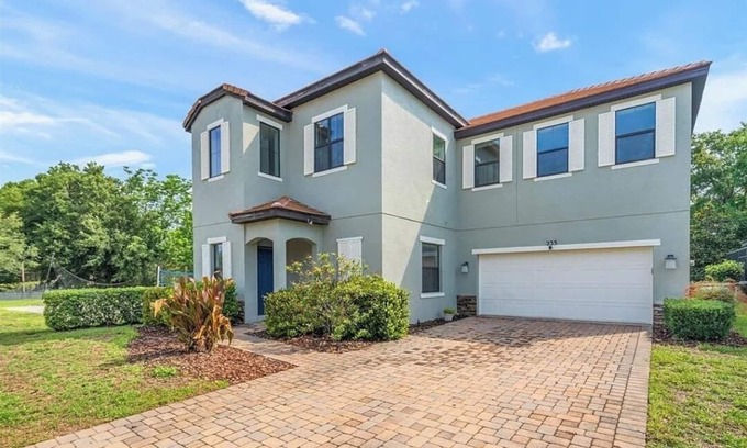 Haines City House | Spacious 4-bedroom house with WiFi, private pool, in the beautiful Haines City