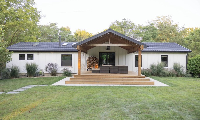 New Carlisle House | Spacious 4-bedroom Contemporary Country House