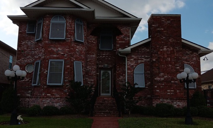 Algiers House | Spacious 4 bedroom vacation home