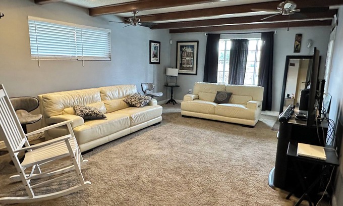 Little Woods House | Spacious 4-bedroom house with WiFi and AC 15 minutes away from Cesar Superdome