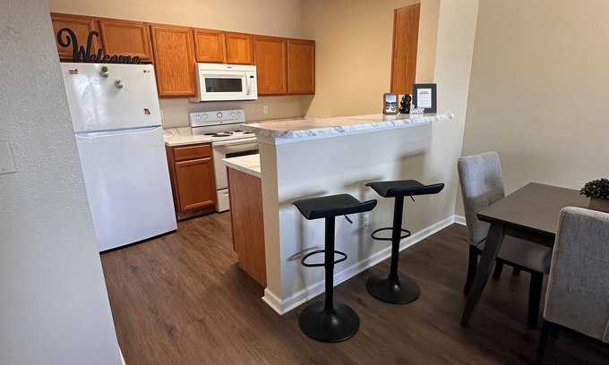 Warrensburg Apartment | Spacious 4-bedroom apartment with WiFi, fitness room in charming Warrensburg