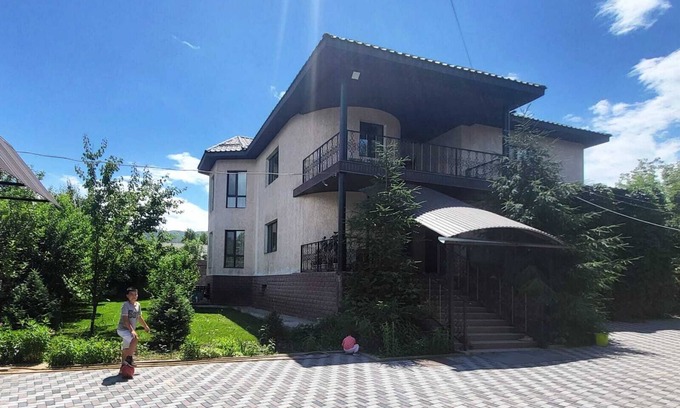 Tuzdybastau Villa | Spacious 4-bedroom villa with WiFi, AC in lovely Almaty