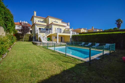 Linho Villa | Spacious 4-Bedroom Villa with Private Heated Pool in Quinta da Beloura Sintra Ideal for Families & Long Stays