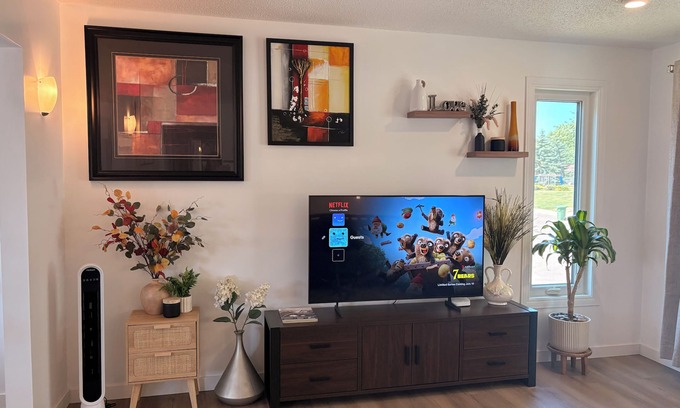 Regina House | Spacious 4 Bedrooms-Sweet Home with Free Parking