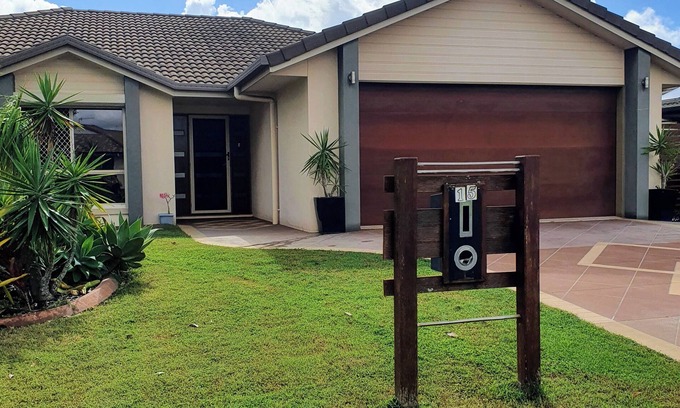 Eli Waters House | Spacious 4 beds house on the Lake in Eli Waters