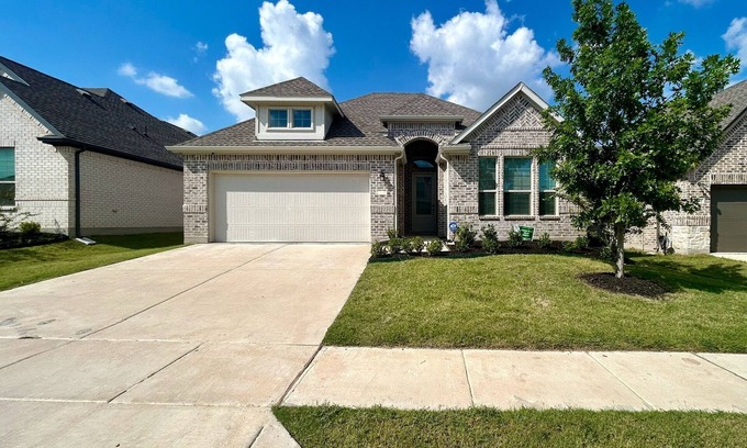 Justin House | Spacious 4 BR 3 BA house in lovely Justin with WiFi, AC, Garage, Tesla Charger