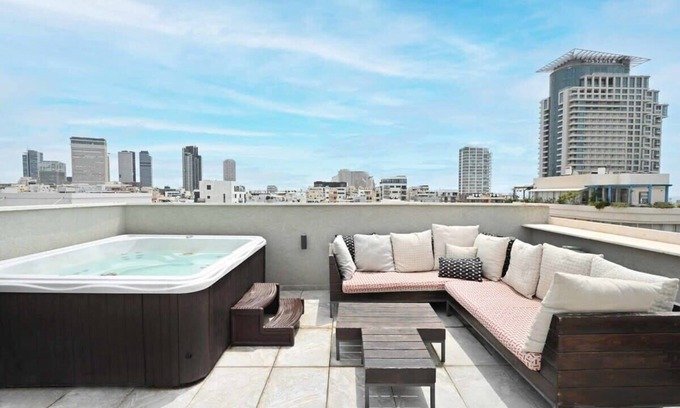 Kerem HaTeimanim Apartment | Spacious 4 BR Penthouse with Sea View by HolyGuest
