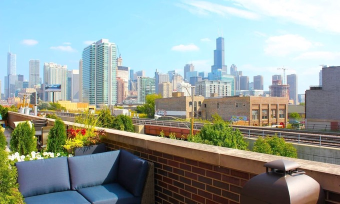 West Town House | Spacious 4-Level/4-Bedroom Townhouse in West Loop
