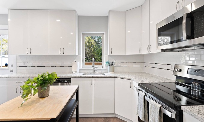 North Philadelphia East House | Spacious 4Bd, 3Ba, Center City, Fishtown, Temple!