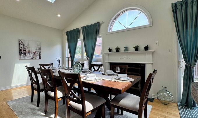 Churchill Meadows House | Spacious 4BD Oasis with Sauna