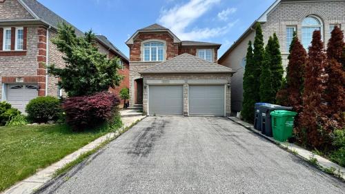 Churchill Meadows House | Spacious 4BD Oasis with Sauna