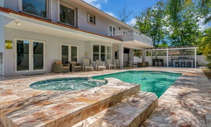 Country Walk House | Spacious 4BDRM with Private Pool, Balcony, & BBQ