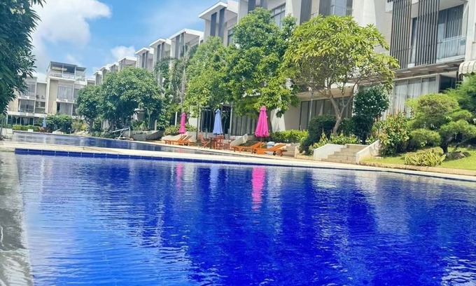 Old Jakarta Villa | Spacious 4bedroom villa with WiFi, fitness room in charming Jakarta