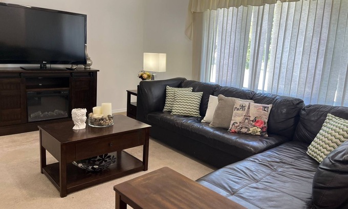 Brandon House | Spacious 4BedroomHome with Modern Amenities and ScenicViews perfect for Families