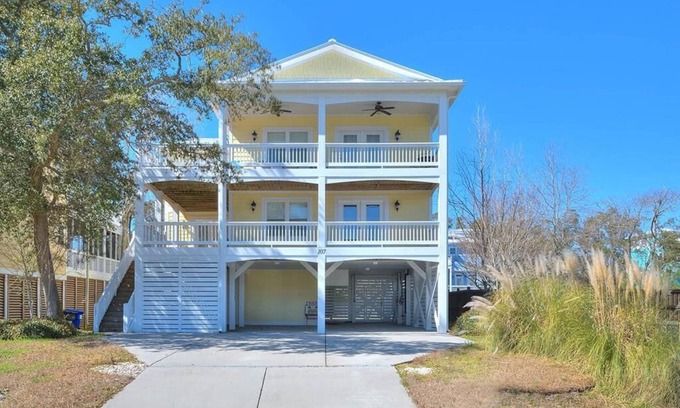 Yaupon Beach House | Spacious 4BR/4.5BA Home-Beautifully Decorated-Multiple Porches-Sleeps 8