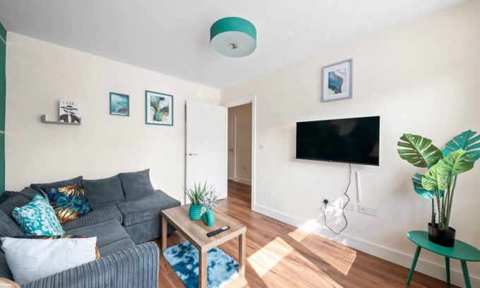 Reading Apartment | Spacious 4BR Apartment