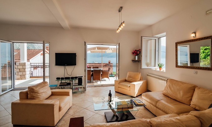Orahovac House | Spacious 4BR Beach House, Fantastic Sea Views