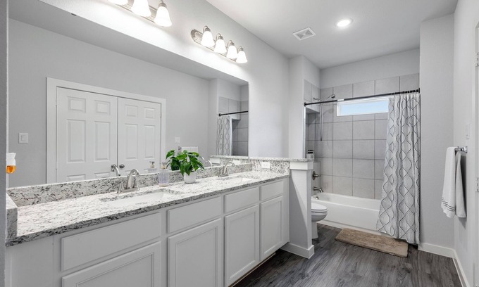 Fort Worth House | Spacious 4BR Central Fort Worth Gem
