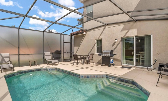 Bellavida House | Spacious 4BR Family Townhouse—Private Pool & BBQ