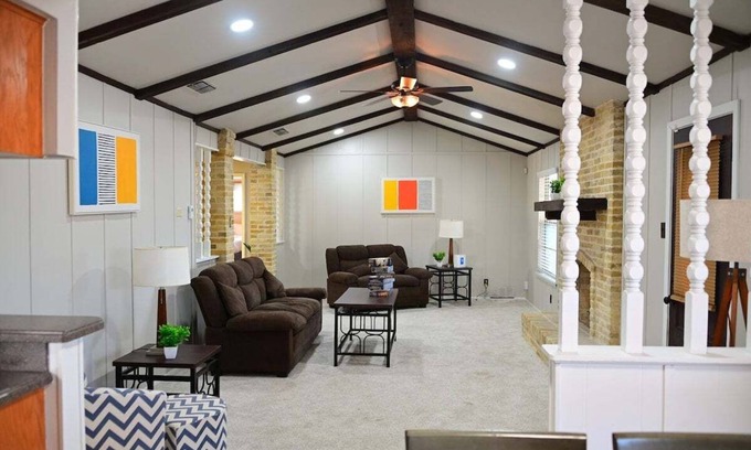 Universal City House | Spacious 4BR Furnished Extended Stay near Randolph AFB Fast Wi-Fi W/D SA