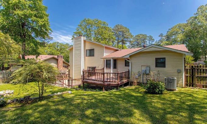Ferndale House | Spacious 4BR Home: Pet Friendly 20 min to Downtown