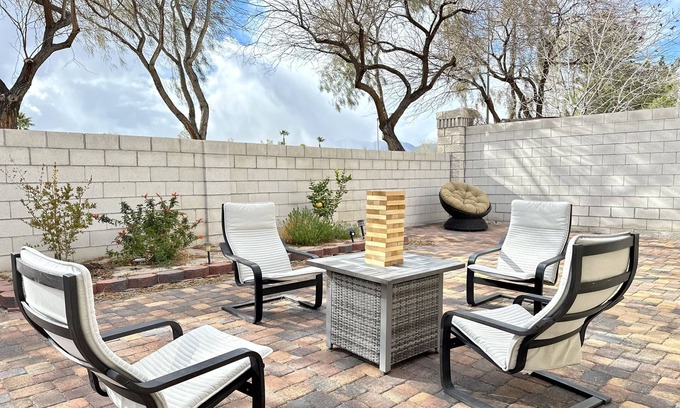 Spring Valley House | Spacious 4br Home w/ Netflix + Indoor Fireplace