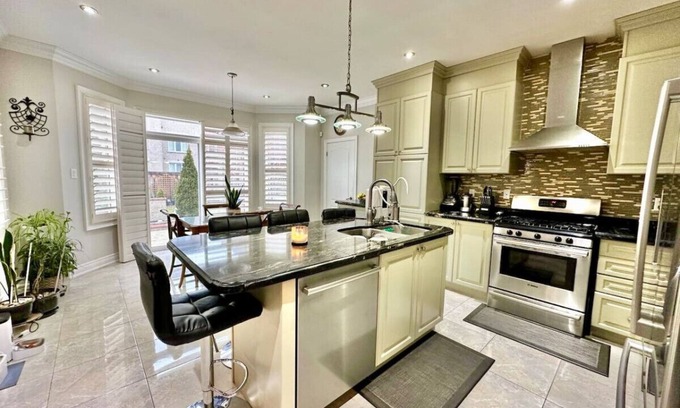 Brampton Apartment | Spacious 4BR Home w/Private Yard, BBQ & Fast WiFi