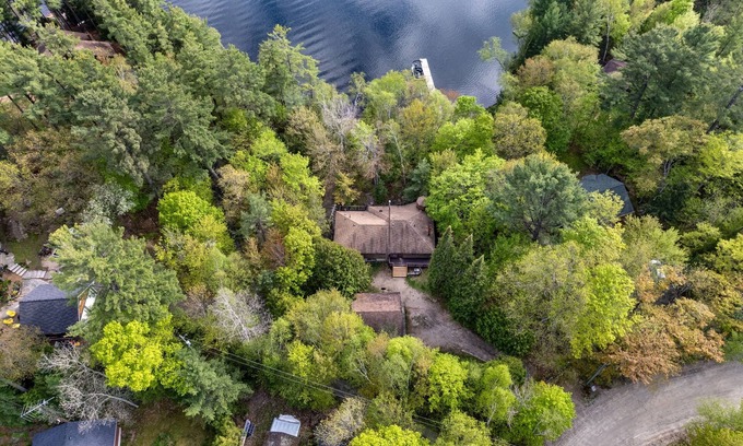 Huntsville Cottage | Spacious 4BR Lake House Sauna Beach