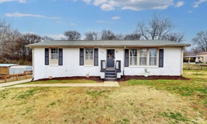 Clarksville House | Spacious 4BR Near Fort Campbell
