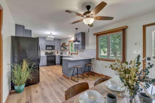 Easton House | Spacious 4BR Ranch Near Easton Perfect for Families & Work Groups