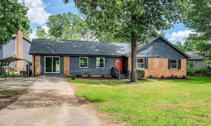 Arcadia House | Spacious 4BR Retreat Near Parks & Downtown