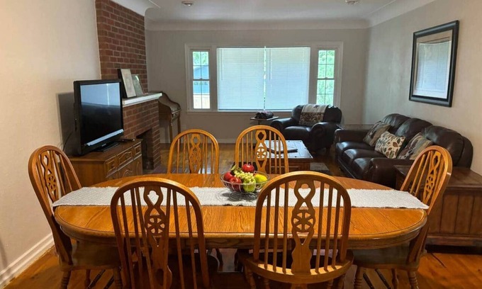 Cambridge House | Spacious 4BR, Steps to Main St, Pet-Friendly Yard & Beautiful Porch