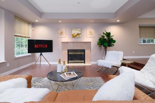 Oakridge House | Spacious 4BR w Ensuites Mins to Downtown YVR UBC