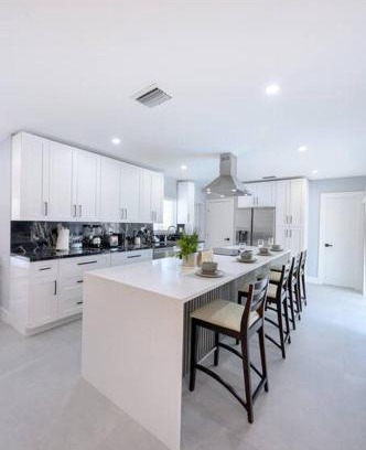 Cutler Bay House | Spacious 4BR Waterfront Home with Private Pool, Tiki Hut & Free Parking near Miami & Key Largo
