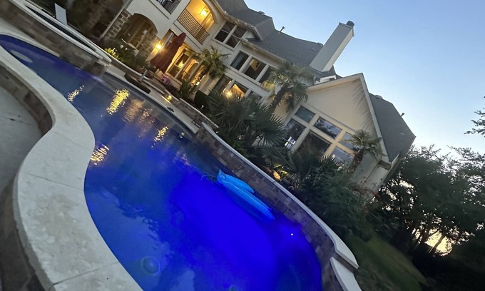 River Dance At Steiner Ranch House | Spacious 4BR with heated Pool, heated Spa Pool Table in Gated Estate.