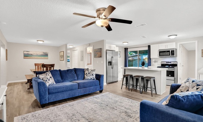 Orange Park House | Spacious 5/2 in Orange Park