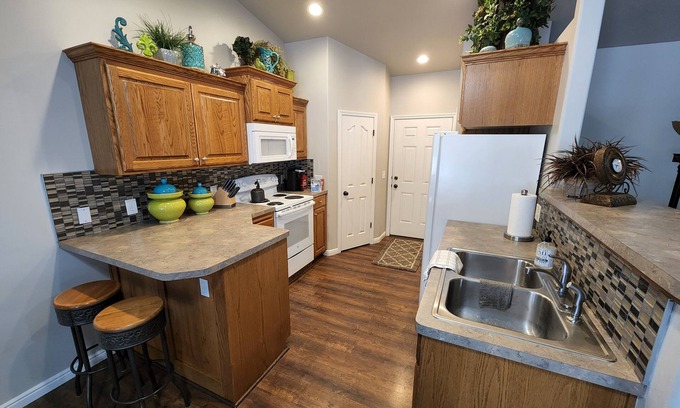 Ammon House | SPACIOUS 5 Bed/3Bath Townhome