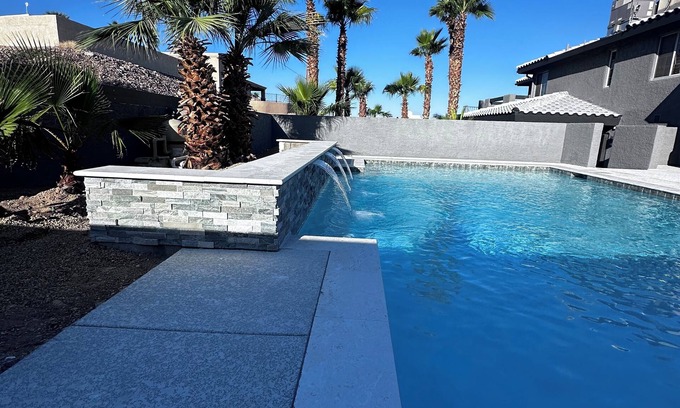 Lake Havasu City House | Spacious 5-bedroom house with WiFi, New Pool and Hot Tub, tons of parking