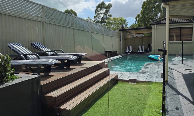 Hamlyn Terrace House | Spacious 5 bedroom home with a pool, perfect for family getaways.