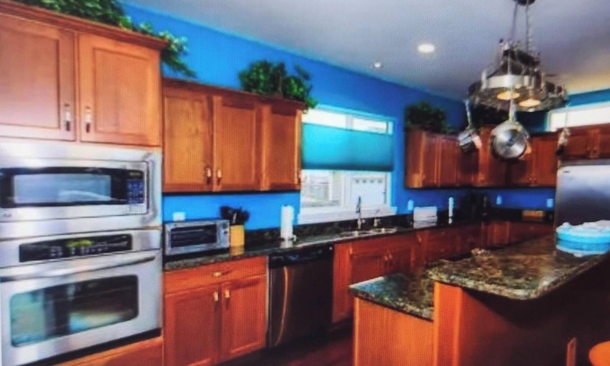 Sunrise Beach House | Spacious 5-bedroom house in wonderful Sunrise Beach with AC, lakefront, dock
