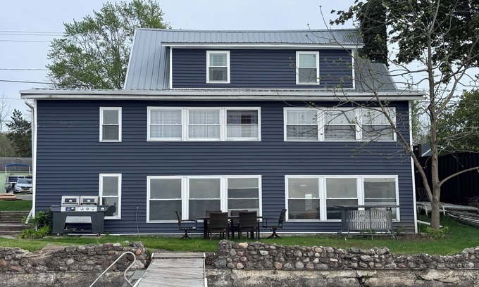 Livonia House | Spacious 5 Bedroom 4 Bathroom Home on Conesus Lake with 100 ft of Lakefront