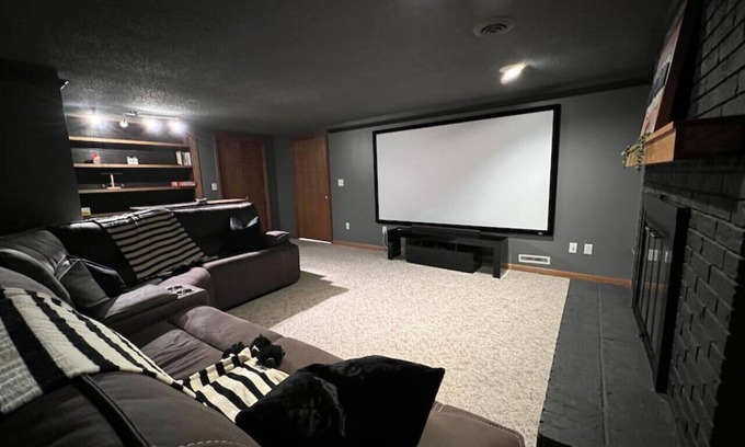 Fargo House | Spacious 5 bedroom great for the whole family